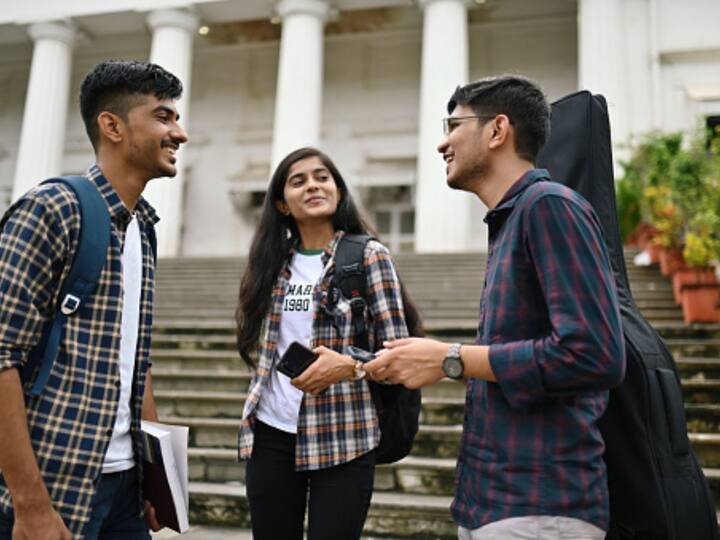 Study Abroad: દર વર્ષે લાખો ભારતીય વિદ્યાર્થીઓ અભ્યાસ માટે વિદેશ જાય છે. વિદેશ મંત્રાલયના જણાવ્યા અનુસાર, વર્ષ 2022માં 13 લાખથી વધુ વિદ્યાર્થીઓ 79 દેશોમાં અભ્યાસ કરવા ગયા હતા.