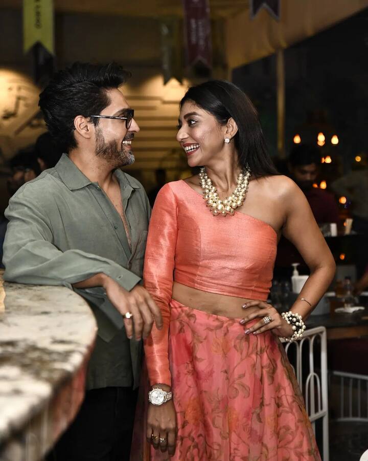 এছাড়াও বাকি অভিনেতা অভিনেত্রীদের গলায় ধরা পড়ল এই ছবি প্রশংসাই। সব মিলিয়ে 'রক্তবীজ'-এর পার্টি জমে উঠল আনন্দে, বন্ধুত্বে, সাফল্যে।