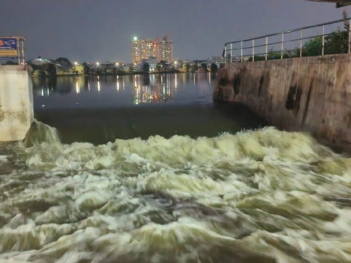 கோவையில் குளம் நிரம்பி குடியிருப்புகளுக்குள் புகுந்த வெள்ள நீர் ; நிவாரண முகாம்களில் மக்கள் அடைக்கலம்..