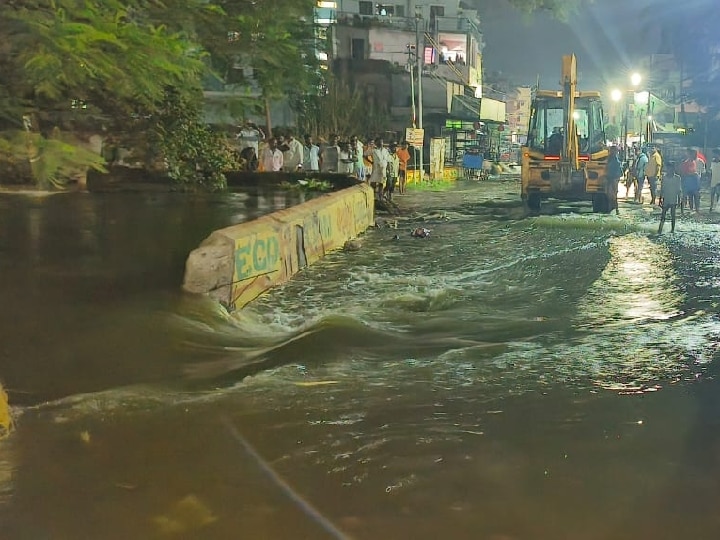 கோவையில் குளம் நிரம்பி குடியிருப்புகளுக்குள் புகுந்த வெள்ள நீர் ; நிவாரண முகாம்களில் மக்கள் அடைக்கலம்..