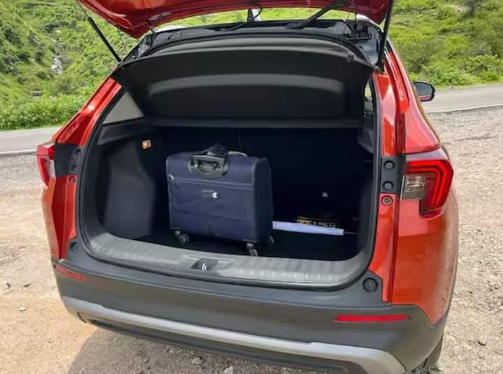 ਇਸ ਸੂਚੀ 'ਚ ਪਹਿਲੀ SUV Honda Elevate ਹੈ, ਜਿਸ ਦੀ ਬੂਟ ਸਪੇਸ 458 ਲੀਟਰ ਹੈ। ਤੁਸੀਂ ਇਸ ਨੂੰ 10.9 ਲੱਖ ਰੁਪਏ ਐਕਸ-ਸ਼ੋਰੂਮ ਦੀ ਕੀਮਤ 'ਤੇ ਘਰ ਲਿਆ ਸਕਦੇ ਹੋ।