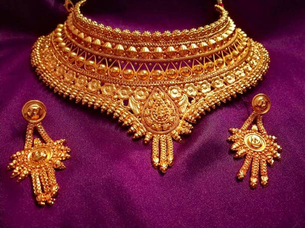 gold rate today gold and silver price in on 9 november 2023 gold silver shopping on dhanteras diwali 2023 latest marathi news Gold Silver Price Today : आनंदवार्ता! सोनं 440 रुपयांनी स्वस्त, तुमच्या शहरातील आजचे सोने-चांदीचे दर काय?