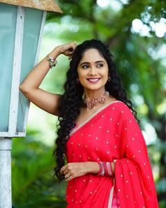 Tejaswini  Amardeep Photos: ఎర్ర వోణీలో అందమైన కోయిలమ్మ!