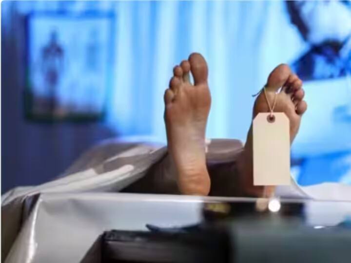 Haryana: यमुनानगर में जहरीली शराब बनी काल, 6 की मौत, पुलिस को सूचना दिए बिना 5 लोगों का अंतिम संस्कार Yamunanagar Illicit Liquor Kills 6 people five cremated without Informing Haryana Police Haryana: यमुनानगर में जहरीली शराब बनी काल, 6 की मौत, पुलिस को सूचना दिए बिना 5 लोगों का अंतिम संस्कार