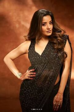 Monalisa: ਬਲੈਕ ਸਾੜ੍ਹੀ 'ਚ ਕਮਰ ਫਲਾਂਟ ਕਰਦੇ ਹੋਏ ਮੋਨਾਲੀਸਾ ਦਿਖਾਇਆ ਮਨਮੋਹਕ ਅੰਦਾਜ਼, ਹੌਟਨੈੱਸ 'ਤੇ ਦਿਲ ਹਾਰ ਗਏ ਫੈਨਜ਼