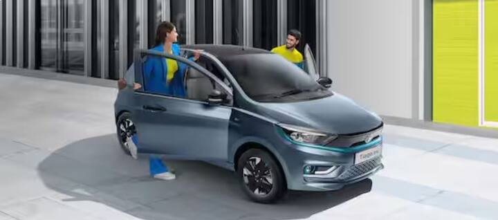 Tata Tiago ਦੋ ਬੈਟਰੀ ਪੈਕ ਵਿਕਲਪਾਂ ਵਿੱਚ ਉਪਲਬਧ ਹੈ, ਜਿਸ ਵਿੱਚ 19.2 kWh ਅਤੇ 24 kWh ਸ਼ਾਮਲ ਹਨ। ਜਿਸ ਵਿੱਚ ਆਉਟਪੁੱਟ ਕ੍ਰਮਵਾਰ 60.3bhp/110Nm ਅਤੇ 74bhp/114Nm ਹੈ। 19.2 kWh ਵੇਰੀਐਂਟ ਦੀ ਰੇਂਜ 250 ਕਿਲੋਮੀਟਰ ਹੈ ਅਤੇ 24kWh ਵੇਰੀਐਂਟ ਦੀ ਰੇਂਜ 350 ਕਿਲੋਮੀਟਰ ਹੈ। ਇਸ ਵਿੱਚ ਕਈ ਚਾਰਜਿੰਗ ਵਿਕਲਪ ਹਨ ਅਤੇ ਇਹ ਫਾਸਟ ਚਾਰਜਿੰਗ ਨੂੰ ਵੀ ਸਪੋਰਟ ਕਰਦਾ ਹੈ। ਇਸ ਦੀ ਐਕਸ-ਸ਼ੋਰੂਮ ਕੀਮਤ 8.69 ਲੱਖ ਰੁਪਏ ਤੋਂ 12.04 ਲੱਖ ਰੁਪਏ ਦੇ ਵਿਚਕਾਰ ਹੈ।