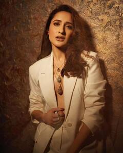 Pragya Jaiswal PHOTO: પ્રજ્ઞા જયસ્વાલે બ્લેઝર અને ટ્રાઉઝરમાં વધાર્યો તાપમાનનો પારો
