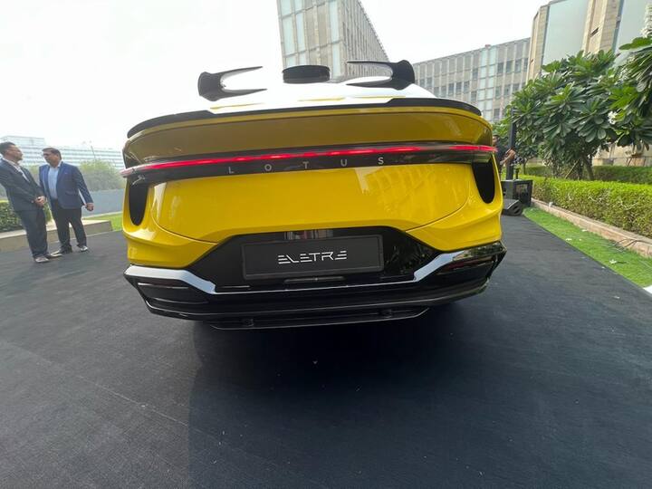 The wheelbase is quite long with its electric platform at 3,019 mm while the boot capacity is 611 litres to 688 litres. (Source: Somnath Chatterjee)