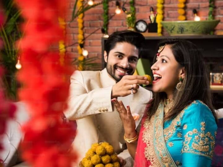 உங்கள் தீபாவளிக்கு தேவையான இனிப்புகளை வீட்டிலே சமைத்து உண்ணுங்கள்.