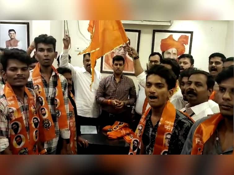 Shiv Sena Shinde Group Many youth publicly joined Shiv Sena in Dombivli MP Shrikant Shinde Thackeray Group Maharashtra Politics ठाकरेंना आणखी एक धक्का! डोंबिवलीत शेकडो तरुणांचा शिवसेनेत जाहीर प्रवेश