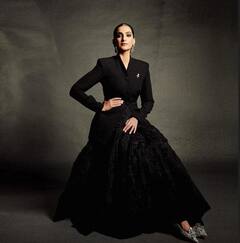 sonam kapoor Photo: ઓલ બ્લેક લુકમાં કિલ્લર પોઝ આપતી જોવા મળી સોનમ કપૂર