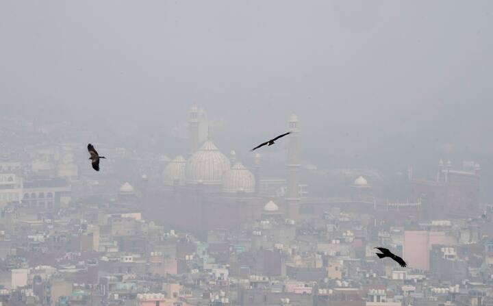 एक ऐसी चीज भी इस प्रदूषण के साथ है, जिससे आपके फेफड़ों को नुकसान पहुंच सकता है.