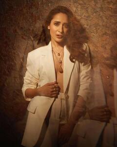 Pragya Jaiswal PHOTO: પ્રજ્ઞા જયસ્વાલે બ્લેઝર અને ટ્રાઉઝરમાં વધાર્યો તાપમાનનો પારો