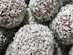 Coconut Dry fruit Balls : தீபாவளிக்கு சத்தான தேங்காய் ட்ரை ஃப்ரூட் பால்ஸ்..ரெசிபி இதோ..!