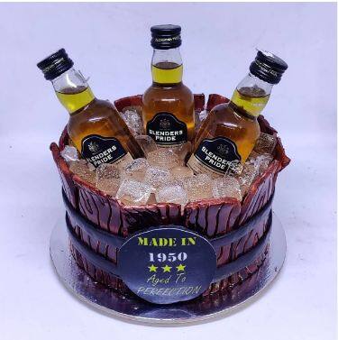 ਸ਼ਰਾਬ ਦਾ ਸੇਵਨ ਕਰਨ ਵਾਲੇ ਲੋਕ ਠੰਢੇ ਮੌਸਮ ਵਿੱਚ ਰਮ ਪੀਣਾ ਪਸੰਦ ਕਰਦੇ ਹਨ। ਰਮ ਪੀਣ ਦੇ ਕਈ ਫਾਇਦੇ ਵੀ ਦੱਸੇ ਜਾਂਦੇ ਹਨ ਪਰ ਇਸ ਦਾ ਸੇਵਨ ਸੀਮਤ ਮਾਤਰਾ 'ਚ ਕਰਨਾ ਠੀਕ ਹੁੰਦਾ ਹੈ। ਅਜਿਹਾ ਨਹੀਂ ਕਿ ਜਿੰਨੀ ਮਰਜ਼ੀ ਪੀਂਦੇ ਰਹੋ। ਅਜਿਹਾ ਕਰਨ ਨਾਲ ਇਸ ਦੇ ਉਲਟ ਨਤੀਜੇ ਵੀ ਨਿਕਲ ਸਕਦੇ ਹਨ। ਆਓ ਜਾਣਦੇ ਹਾਂ ਰਮ ਪੀਣ ਦੇ ਕੀ ਫਾਇਦੇ ਹਨ।