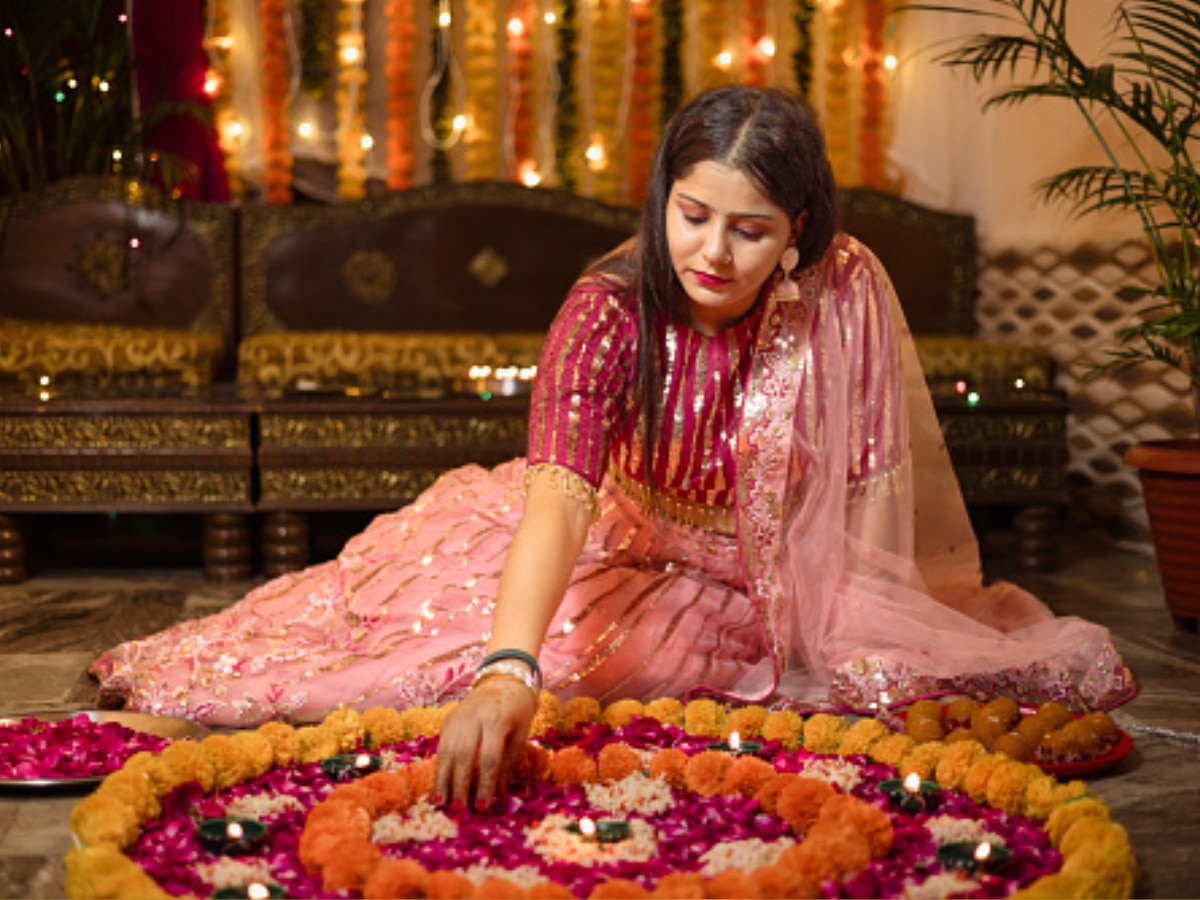 Indian Beautiful Women Celebrating Diwali Puja | PNG Free Download - Pikbest