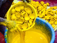 Diwali Just Days Away, People Throng Markets To Buy Diyas And Decor. IN PICS