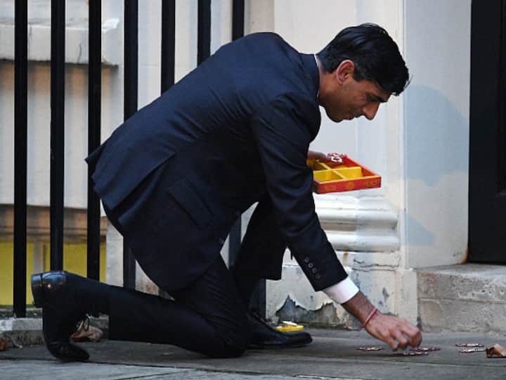 UK PM lights diyas for Diwali at 10 Downing Street. Diwali is the Hindu festival of lights, which symbolises the spiritual victory of light over darkness, good over evil. (Source: Getty)