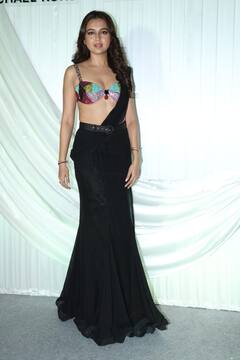 Tejasswi Prakash : दिवाळी पार्टीत छोट्या पडद्यावरची क्वीन तेजस्वी प्रकाशचा ग्लॅमरस अंदाज; पाहा फोटो