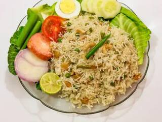 Cabbage Pulao Recipe Procedure Biriyani Taste Style with minimal ingredients Cabbage Pulao : முட்டைக்கோஸ் மட்டும்தான் இருக்குன்னு யோசிக்கிறீங்களா? பிரியாணி சுவையில புலாவ் ரெடி பண்ணலாம் வாங்க..