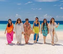 Photos: शादी के बाद सास और मां के साथ Girls Trip पर गई थीं Parineeti Chopra, तस्वीरों में दिखा हसीनाओं का Squad