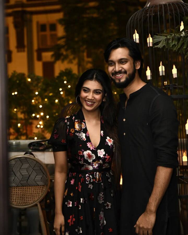 রক্তবীজ' থ্রিলার হলেও, পুরুষকেন্দ্রিক নয়। সেখানে কাঁধে কাঁধে মিলিয়ে লড়াই করেছেন এক নারীও। আর এই ছবি নেপথ্যে রয়েছেন তিন নারী। পরিচালকের আসনের গুরুদায়িত্বে রয়েছেন নন্দিতা। ছবির চিত্রনাট্য লিখেছেন শর্বরী ও জিনিয়া। তাঁদের কলমেই তৈরি হয়েছে বড়পর্দায় জমাটি এক থ্রিলার।