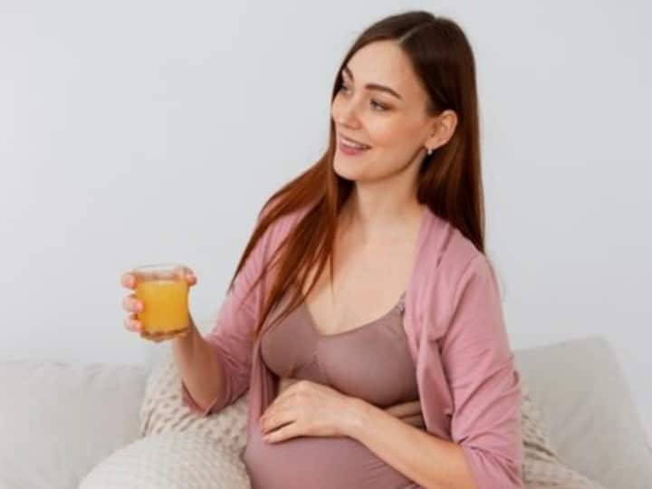 health tips turmeric milk beneficial or harmful in pregnancy know what says experts प्रेगनेंसी में हल्दी वाला दूध पीना चाहिए या नहीं? जानिए क्या कहते हैं एक्सपर्ट्स