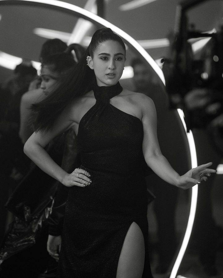 'कॉफी विथ करण 8' (Koffee With Karan 8) हा लोकप्रिय टॉक शो कार्यक्रम आहे.