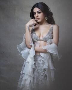 Alaya f : એક્ટ્રેસ અલાયા એફ નવા ફોટોશૂટમાં હોટ ફિગર ફ્લોન્ટ કરતી જોવા મળી, જુઓ તસવીરો