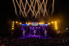 Sunidhi Chauhan Stuns In A Printed Outfit At A Concert; Check Out Pics