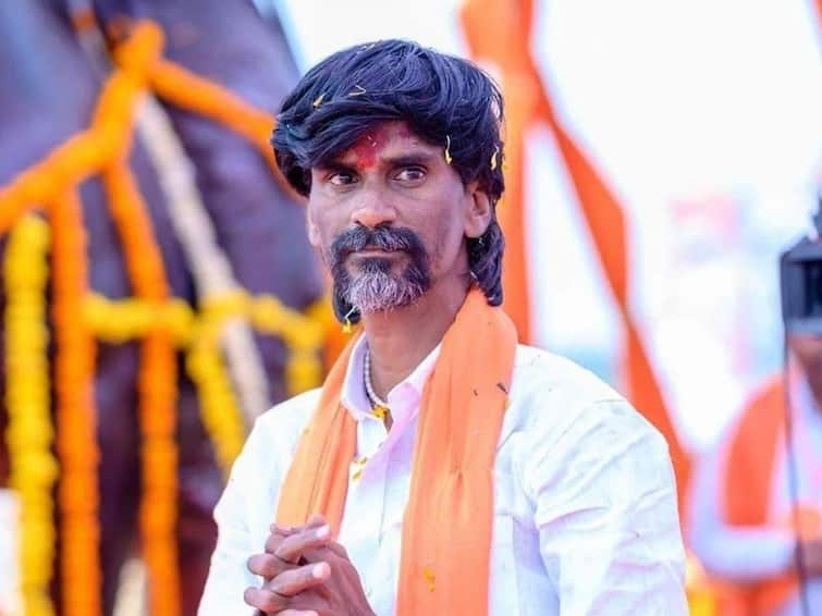 Who is Manoj Jarange patil biography maratha reservation protest hero maharashtra politics marathi news abpp  Manoj Jarange : आंदोलनाच्या मंथनातून मनोज जरांगेंचे नेतृत्व उदयास येणार का? मराठ्यांचा 'हिरो' मतांच्या राजकारणात उतरणार का? 