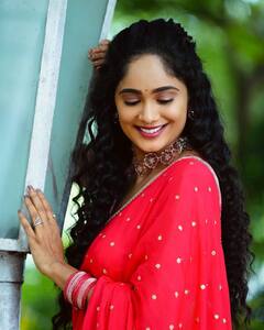 Tejaswini  Amardeep Photos: ఎర్ర వోణీలో అందమైన కోయిలమ్మ!