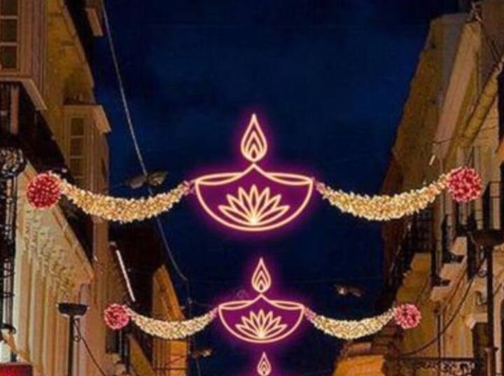 अयोध्या में बने धर्म पथ पर गोस्वामी तुलसीदास कृत श्रीरामचरितमानस के सातों अध्याय (बाल कांड, अयोध्या कांड, अरण्य कांड, किष्किंधा कांड, सुंदर कांड, लंका कांड और उत्तर कांड) पर आधारित खूबसूरत द्वार बनाए जा रहे हैं.