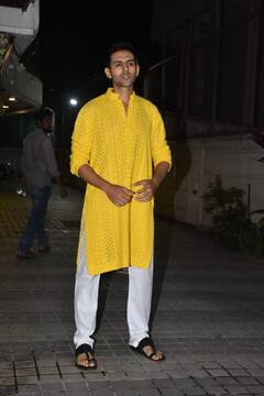 Diwali 2023: સારા અલી ખાનની દિવાળી પાર્ટીમાં પહોંચ્યો એક્સ બોયફ્રેન્ડ Kartik Aaryan, યલો કુર્તામાં લાગ્યો હેન્ડસમ