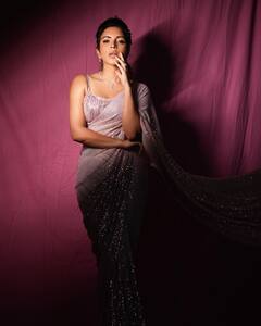 Shama Sikander Photo: ફેસ્ટીવ સિઝનમાં શમા સિકંદરનો જોવા મળ્યો આગવો ઠાઠ, સાડીમાં લાગી અપ્સરા