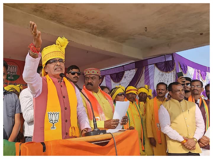 Madhya Pradesh Elections CM Shivraj Chouhan Warns Congress Against Threatening People For Votes 'Mama's Bulldozer Is Ready': Madhya Pradesh CM Chouhan Warns Cong Against 'Threatening' People For Votes