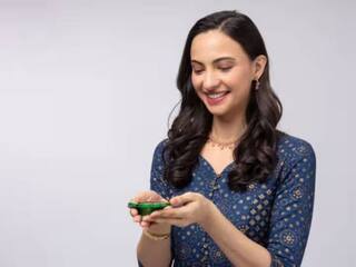 Diwali Haircare: दिवाली में दिखना चाहती हैं सबसे अलग तो हेयर स्टाइल के लिए इन प्रोडक्ट को आज ही करें ऑर्डर