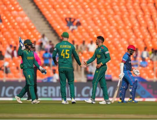 odi-world-cup-2023-sa-vs-afg-full-match-highlights-south-africa-defeat-afghanistan-by-5-wickets-at-narendra-modi-stadium ODI World Cup 2023 SA vs AFG: ਦੱਖਣੀ ਅਫਰੀਕਾ ਨੇ ਅਫਗਾਨਿਸਤਾਨ ਨੂੰ 5 ਵਿਕਟਾਂ ਨਾਲ ਹਰਾਇਆ, ਰਾਸੀ ਵਾਨ ਡਰ ਡੁਸੇਨ ਅਤੇ ਫੇਹਲੁਕਵਾਯੋ ਨੇ ਦਿਵਾਈ ਜਿੱਤ