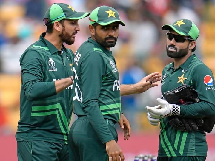 Memes on Pakistan cricket Team after New Zealand semifinal entry NZ vs SL World Cup 2023 Memes on Pakistan: सेमीफाइनल चूकने के बाद पाक टीम पर खूब बन रहे मीम, सहवाग ने लिखा- 'पाकिस्तान जिंदा भाग'