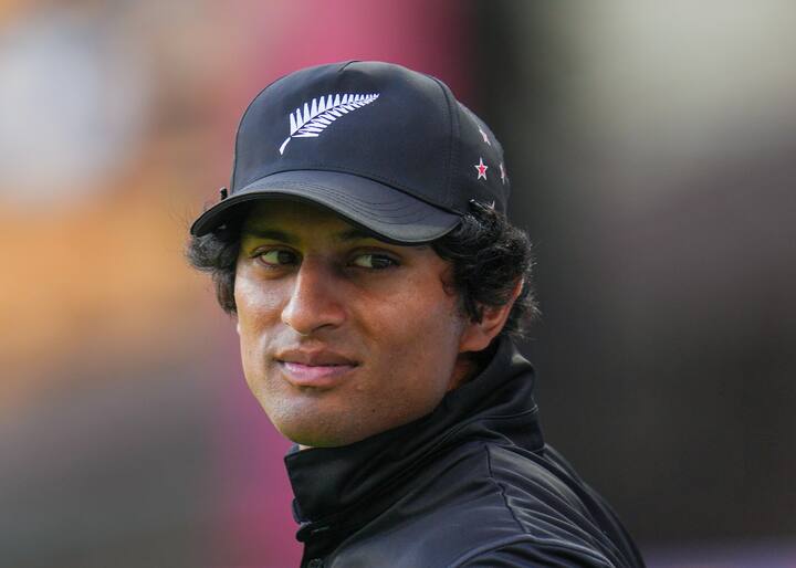 களமிறங்கிய முதல் உலகக்கோப்பை  போட்டியிலேயே அதிரடி காட்டிவரும் நியூசிலாந்து அணியின் இளம் வீரர் ரச்சின் ரவீந்திரன், நடப்பு உலகக்கோப்பை தொடரில் அதிக ரன் அடித்தவர்கள் பட்டியலில் 565 ரன்களுடன் முதல் இடத்தில் உள்ளார்.