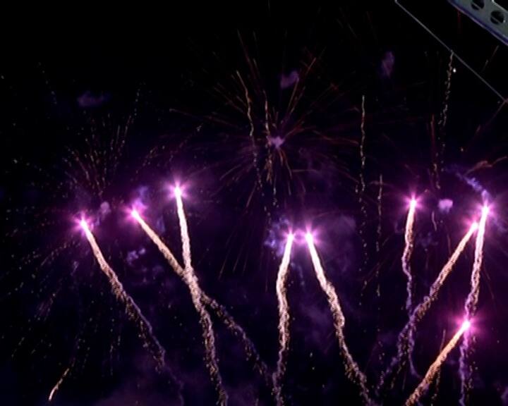 मुंबईतील दादर भागातील शिवाजी पार्कात या दीपोत्सावाचे आयोजन करण्यात आले आहे.