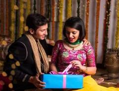 Diwali Gift Ideas: દિવાળી પર પરિવારજનોને આપવા માંગો છો ગિફ્ટ, અહીથી જાણો Giftsના પાંચ યુનિક અને બેસ્ટ વિકલ્પ