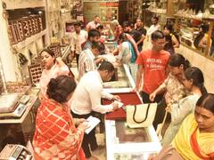 Diwali 2023: कोटा के बाजार में धनतेरस पर बरसा धन, खिल उठे व्यापारियों के चेहरे, देखें तस्वीरें