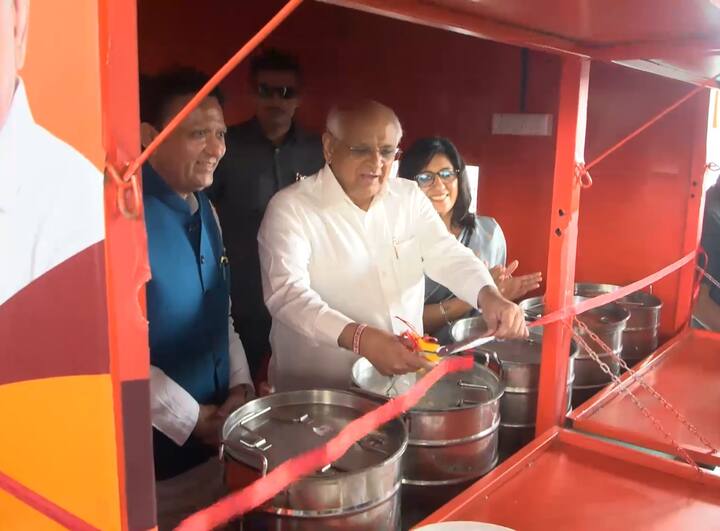 ગુજરાત રાજ્યના ૧૦ જિલ્લાઓમાં ૧૧૮ કડિયાનાકા પર શ્રમિક ભોજન વિતરણ કેન્દ્રો કાર્યરત હતા.