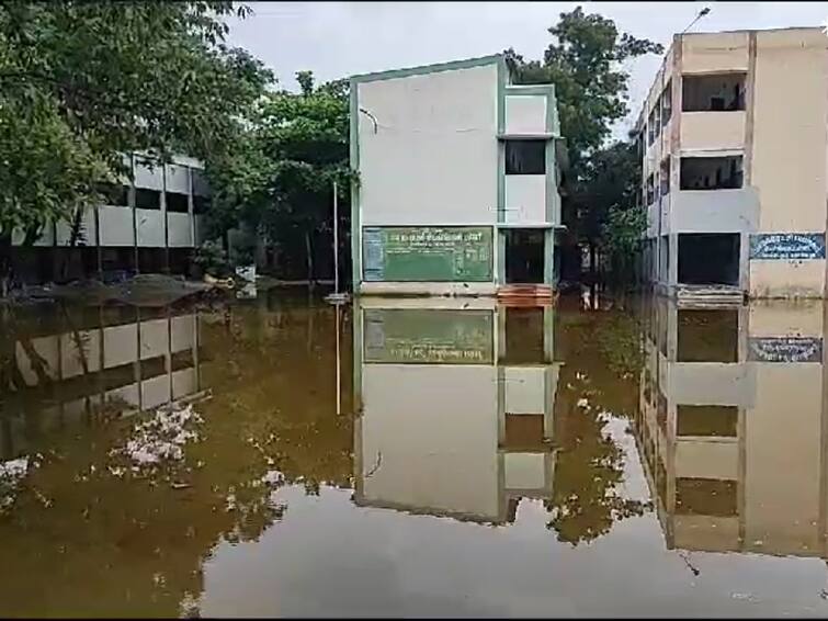 Coimbatore Selvapuram Corporation School has holiday due to rain கோவை செல்வபுரம் மாநகராட்சி பள்ளிக்கு விடுமுறை ; தேங்கியுள்ள வெள்ள நீரால் மக்கள் அவதி!