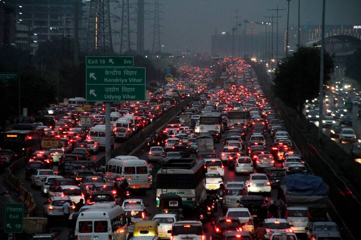 दिल्ली के पार्यावरण मंत्री गोपाल राय के मुताबिक जब प्रदूषण की स्थिति में सुधार है तो ऐसे में ऑड ईवन को लागू करने की फिलहाल कोई जरूरत नहीं है. हलांकि दिवाली के बाद प्रदूषण को लेकर सरकार एक समीक्षा बैठक करेगी और इस बैठक में मौजूदा स्थिति को ध्यान में रखते हुए आगे के लिए फैसला लिया जाएगा. उन्होंने कहा कि अगर आने वाले दिनों प्रदूषण के स्तर में फिर बढ़ोतरी हुई तो ऑड-ईवन जैसे विकल्पों पर फिर से विचार किया जाएगा.