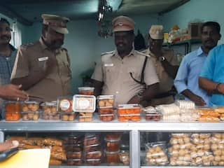 Diwali 2023: சேலம் மத்திய சிறை கைதிகளால் நடத்தப்படும் பிரிசன் பஜார் கடையில், தீபாவளி ஸ்வீட் விற்பனை அமோகம்..