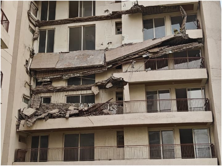 Gurugram four balcony collapsed of chinteles paradisco society ANN Gurugram: बिल्डिंग में एकसाथ गिरा चार बालकनी का छज्जा, DM के आदेश पर बंद की गई थी इमारत