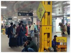 Diwali 2023: दिवाली और छठ घर जाने वाले यात्रियों दिल्ली रेलवे परिसर में लगाए गए टेंट, खाने-पीने के साथ चिकित्सा की सेवा भी मौजूद