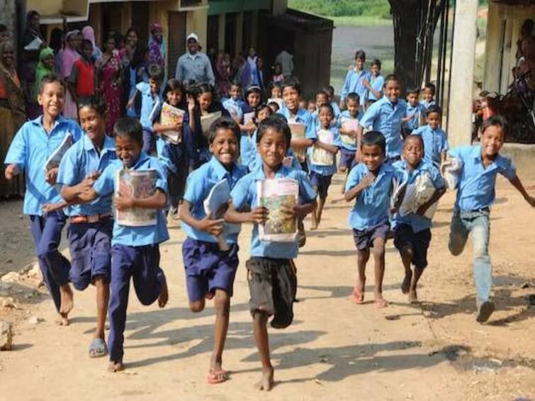 2024 Holiday Calendar Tamil Nadu Includes More Holidays on Monday Long Leave 2024 2024 Holiday Calendar: 2024ல் இத்தனை திங்கள் கிழமை லீவு: நீங்க இந்த நாட்கள் லீவு எடுத்தா போதும்...ஹாலிடே ஜாலிடேதான்...!